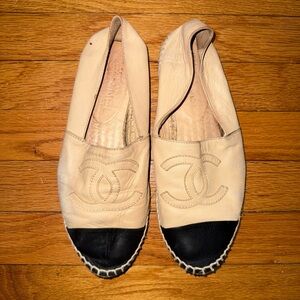 Chanel Leather Beige Black Captoe espadrilles Flats Shoes 40 AUTHENTIC